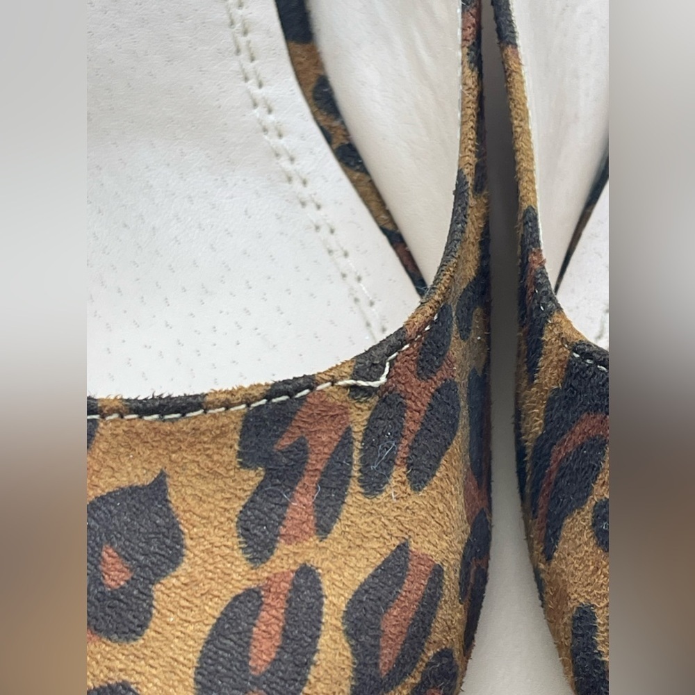 Chase & Chloe Emmy Mary Jane Wedge Pump
LEOPARD, Size 10, Preowned condition - Picture 2 of 10